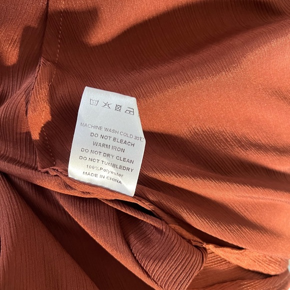 Veiled Collection Textured Open Abaya - Picture 11 of 12